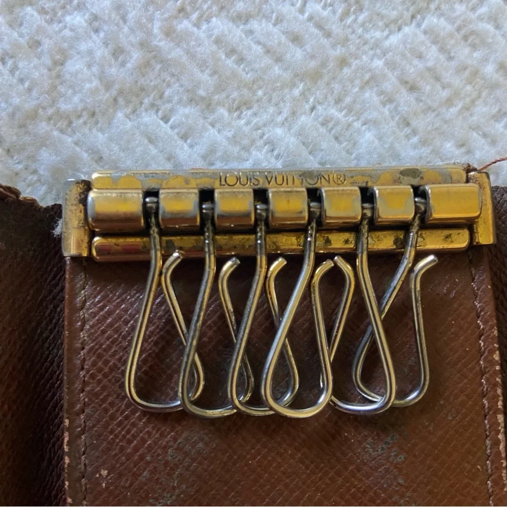 Louis Vuitton Monogram Key Holder - Picture 5 of 8